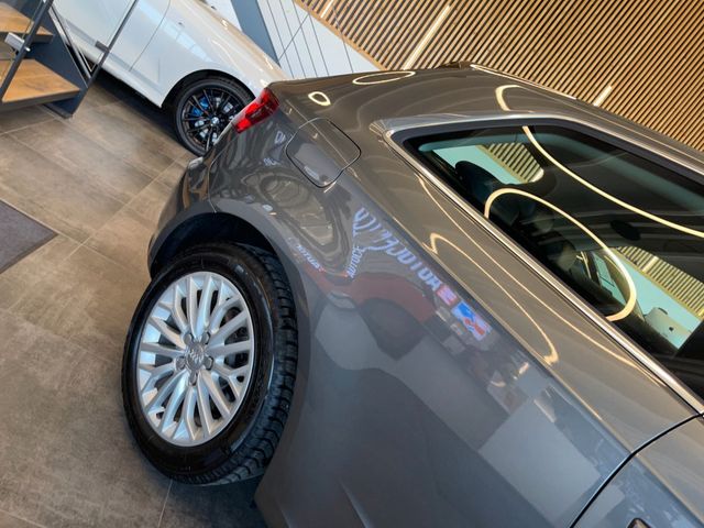 Audi A3 ambiente *BI-XENON*NAVI*TEMPOMAT*SZHZ*KLIMA*