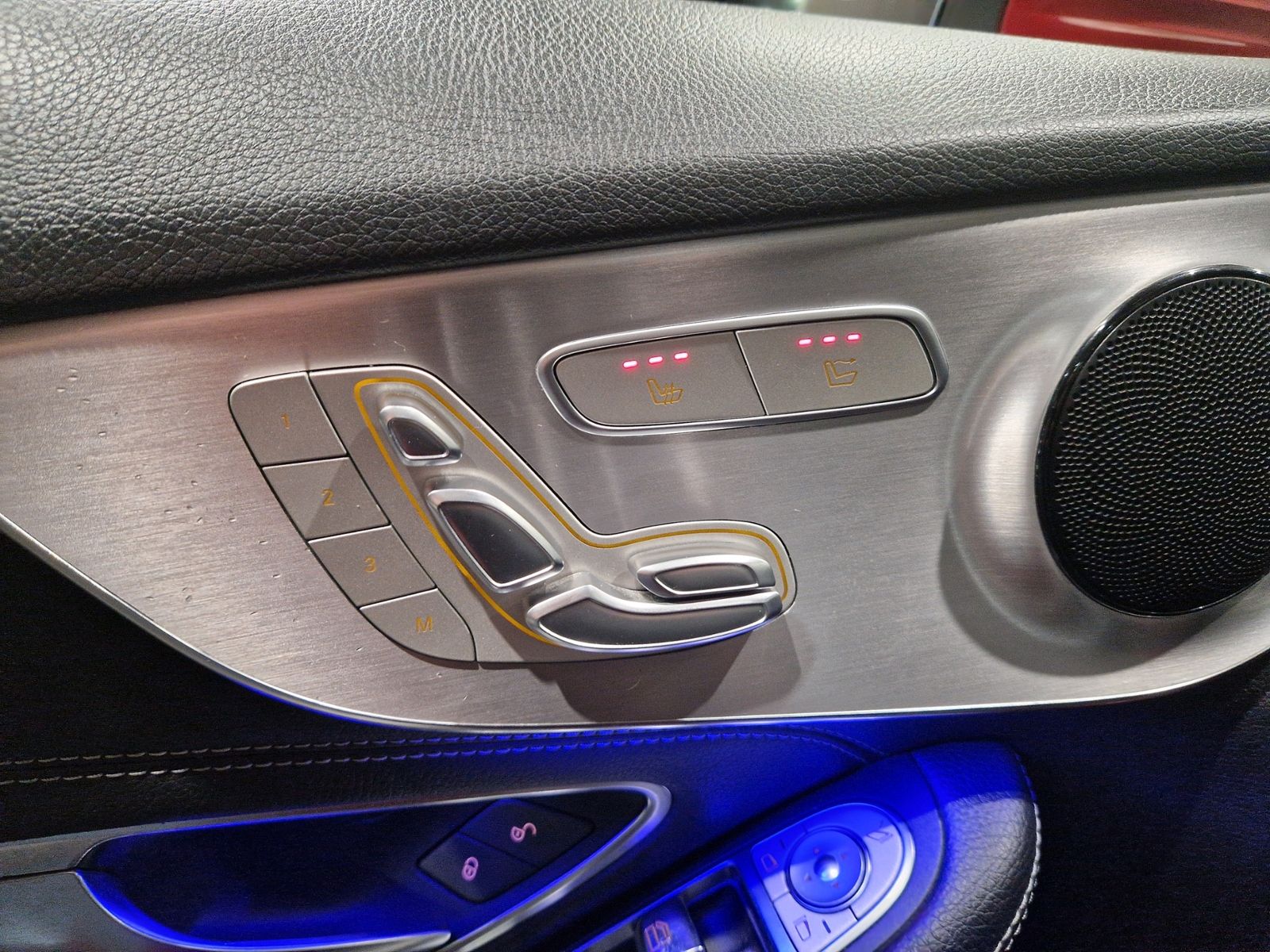 Fahrzeugabbildung Mercedes-Benz C 300 Cabrio AMG Line HUD LED NAV SHZ RFK 18"