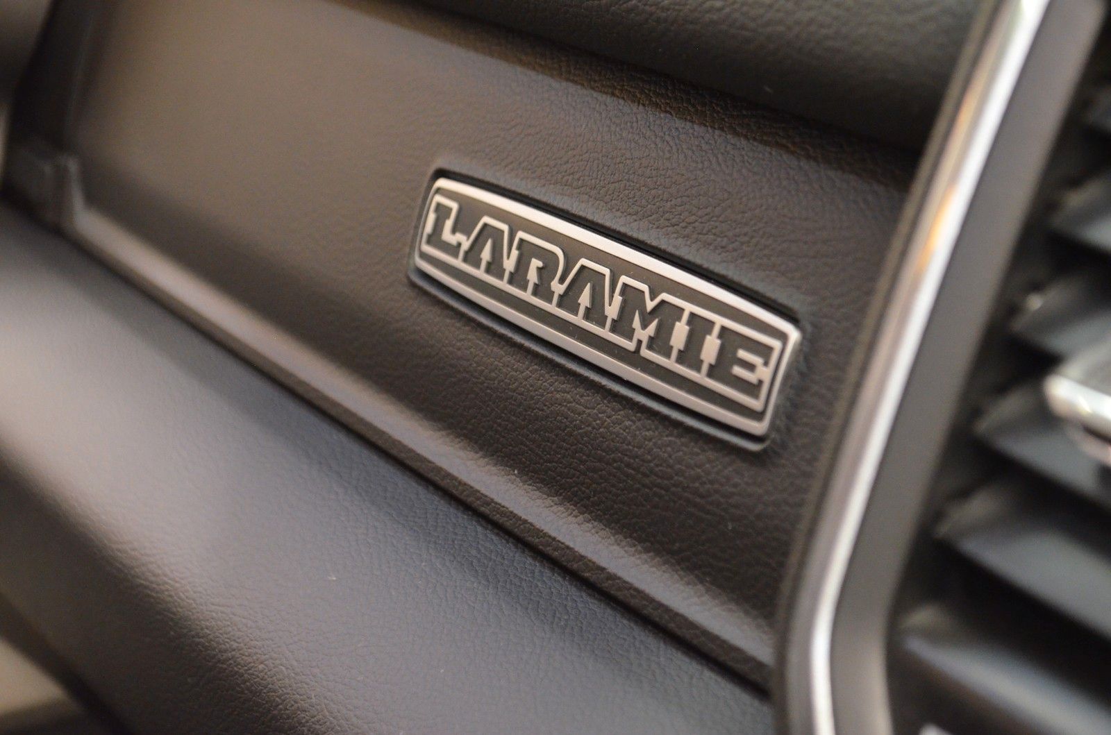 Fahrzeugabbildung Dodge RAM 2500 Laramie Crew Cab 4x4