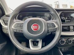 Fahrzeugabbildung Fiat Tipo 1.4 Street AAC SHZ PDC GRA 5 - TÜRER ZV USB