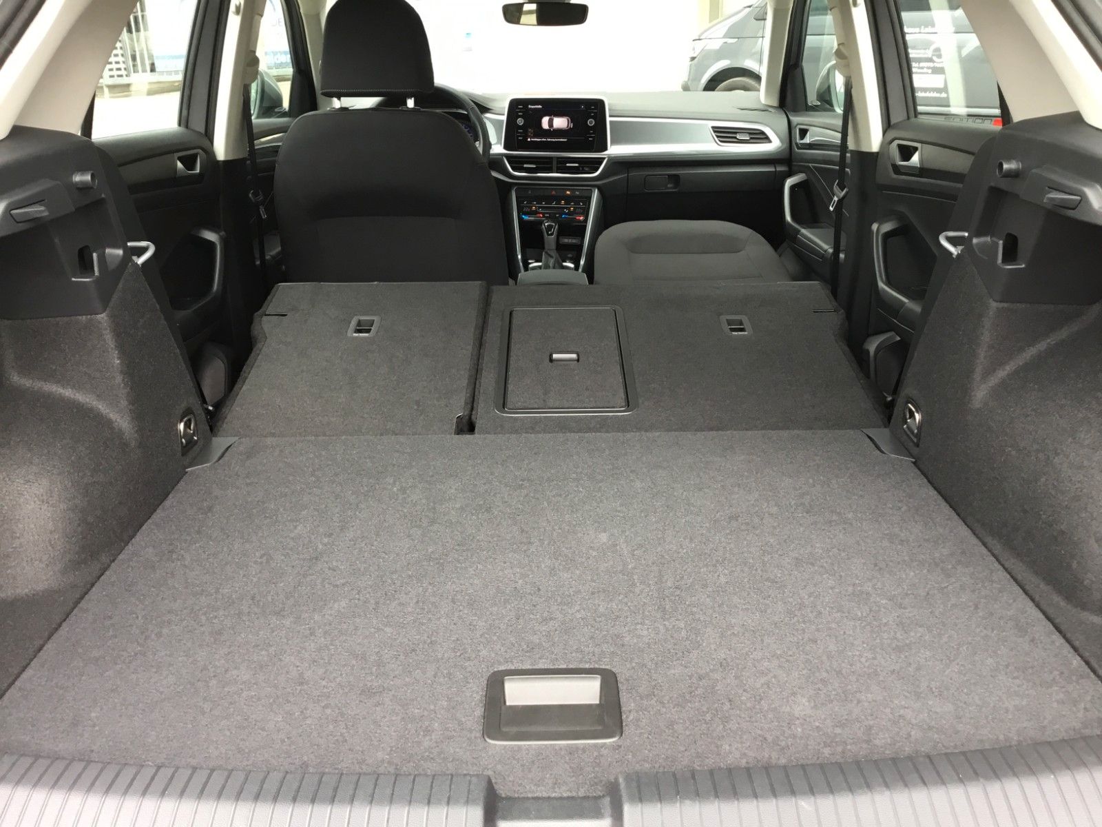Fahrzeugabbildung Volkswagen T-Roc 1.5 TSI DSG Style+AHK+MatrixLED+ACC+Pano