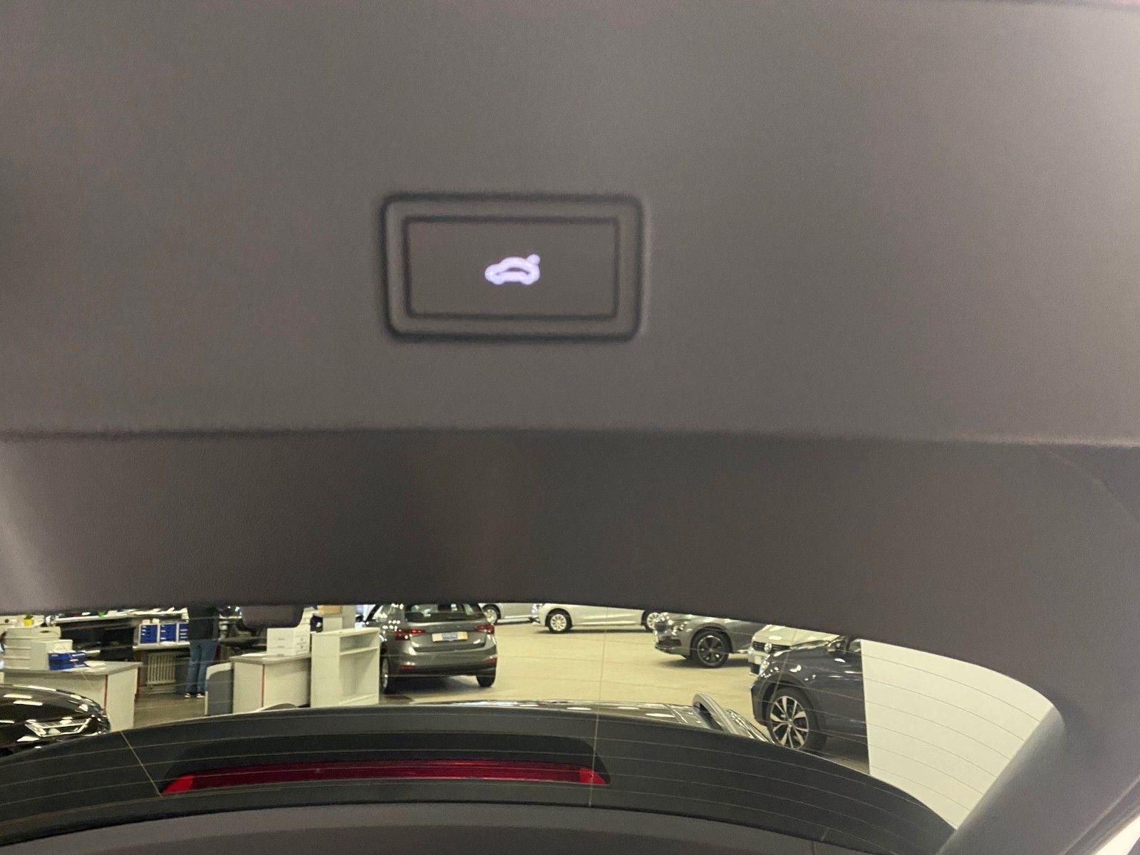 Fahrzeugabbildung Volkswagen T-Roc 1.5 TSI DSG+STYLE+PANORAMA+AHK+GARANTIE+BC