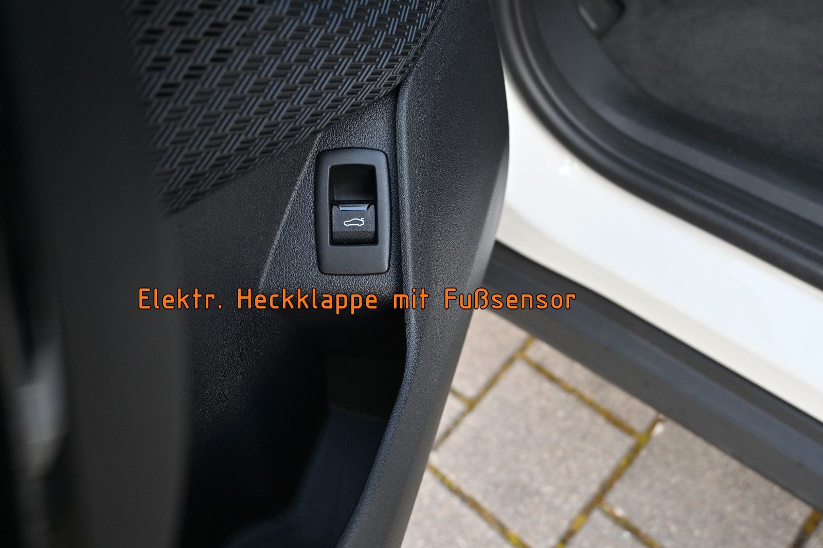 Fahrzeugabbildung BMW X1 xDrive25e Aut. °AHK°HEAD-UP°360°-KAM°MEMORY°