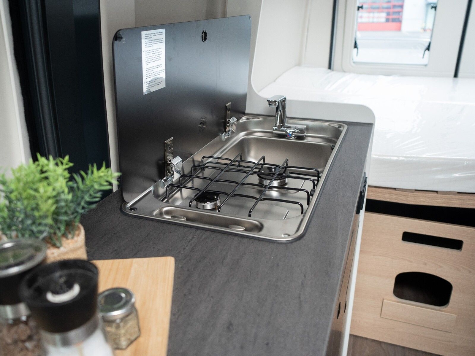 Fahrzeugabbildung Sunlight Cliff 600 Modelljahr 2026 mit Markise!