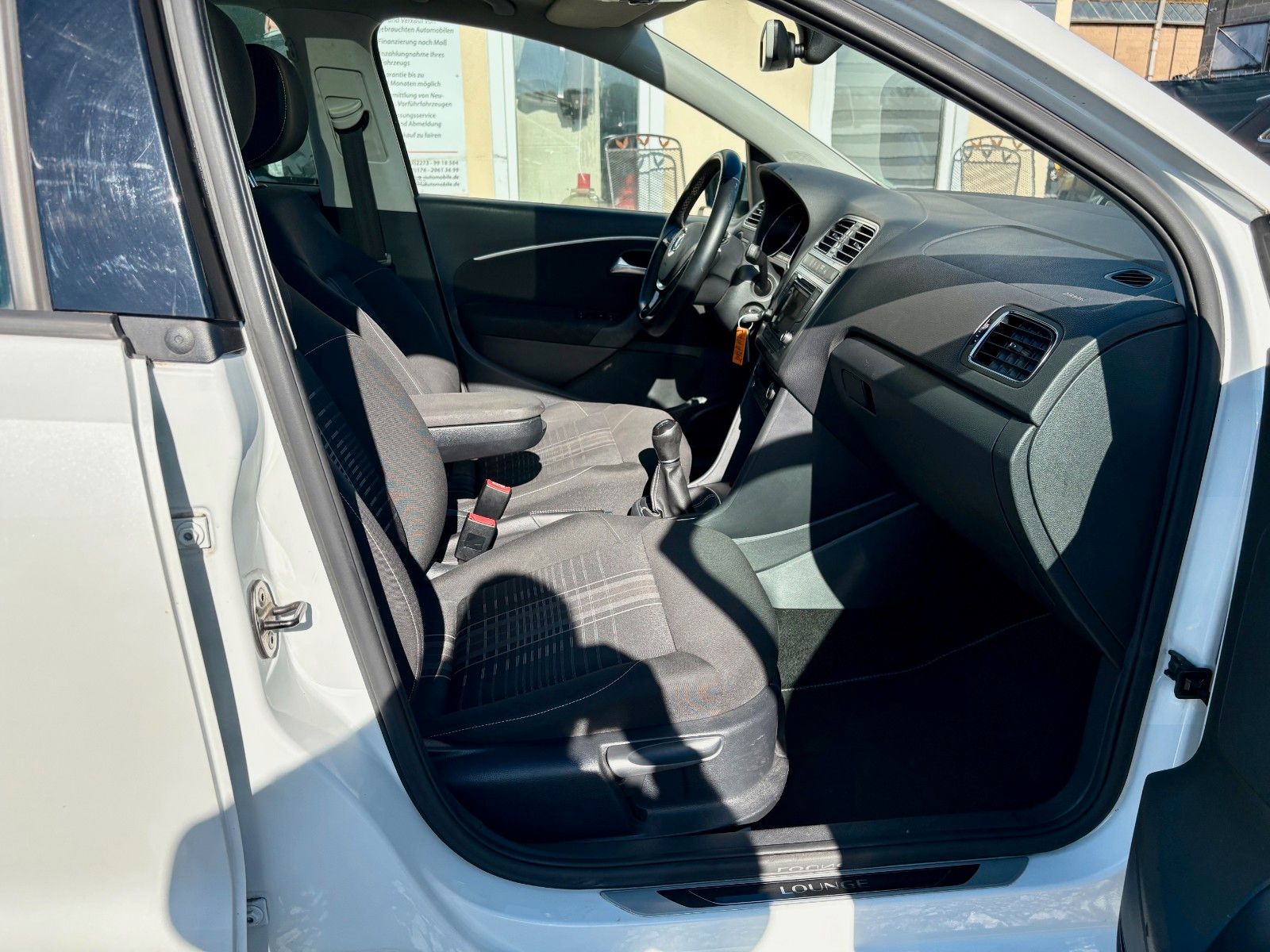 Fahrzeugabbildung Volkswagen Polo V Lounge 1.2 TSI 81kW LED Glasdach PDC Spor