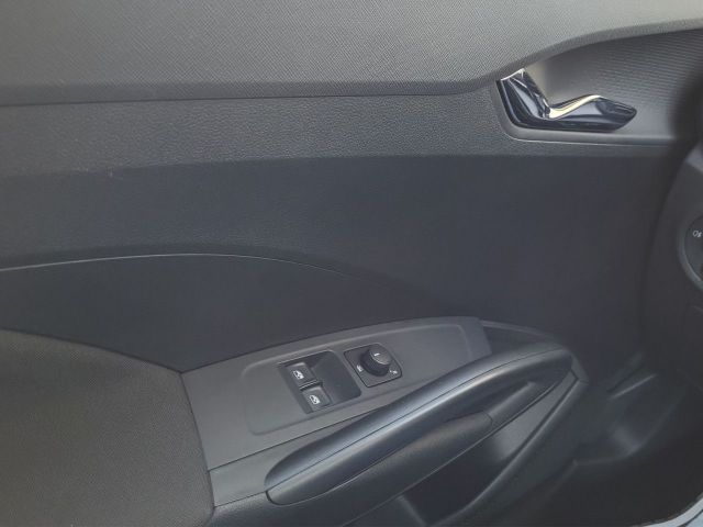 Fabia 1.0 MPI Essence ParkPilot