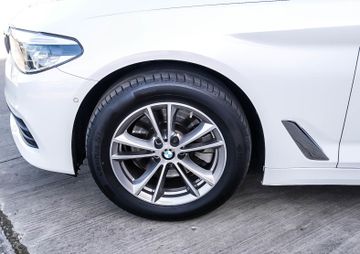 Fahrzeugabbildung BMW 520d xDrive Tour LEDER DRIVING-ASSIST INNOVATION