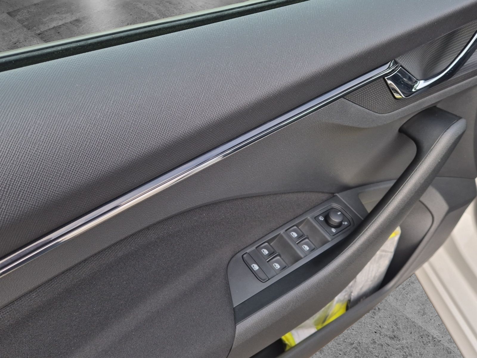 Fahrzeugabbildung SKODA Kamiq TSI Clever DSG LED ACC RFK SH 17"