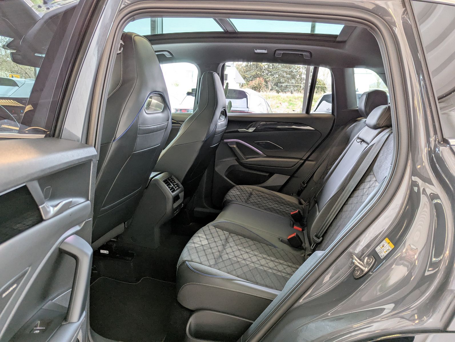 Image du véhicule Volkswagen Tiguan 2.0TDI R-Line 4M Pano H/K AHK Matrix 20
