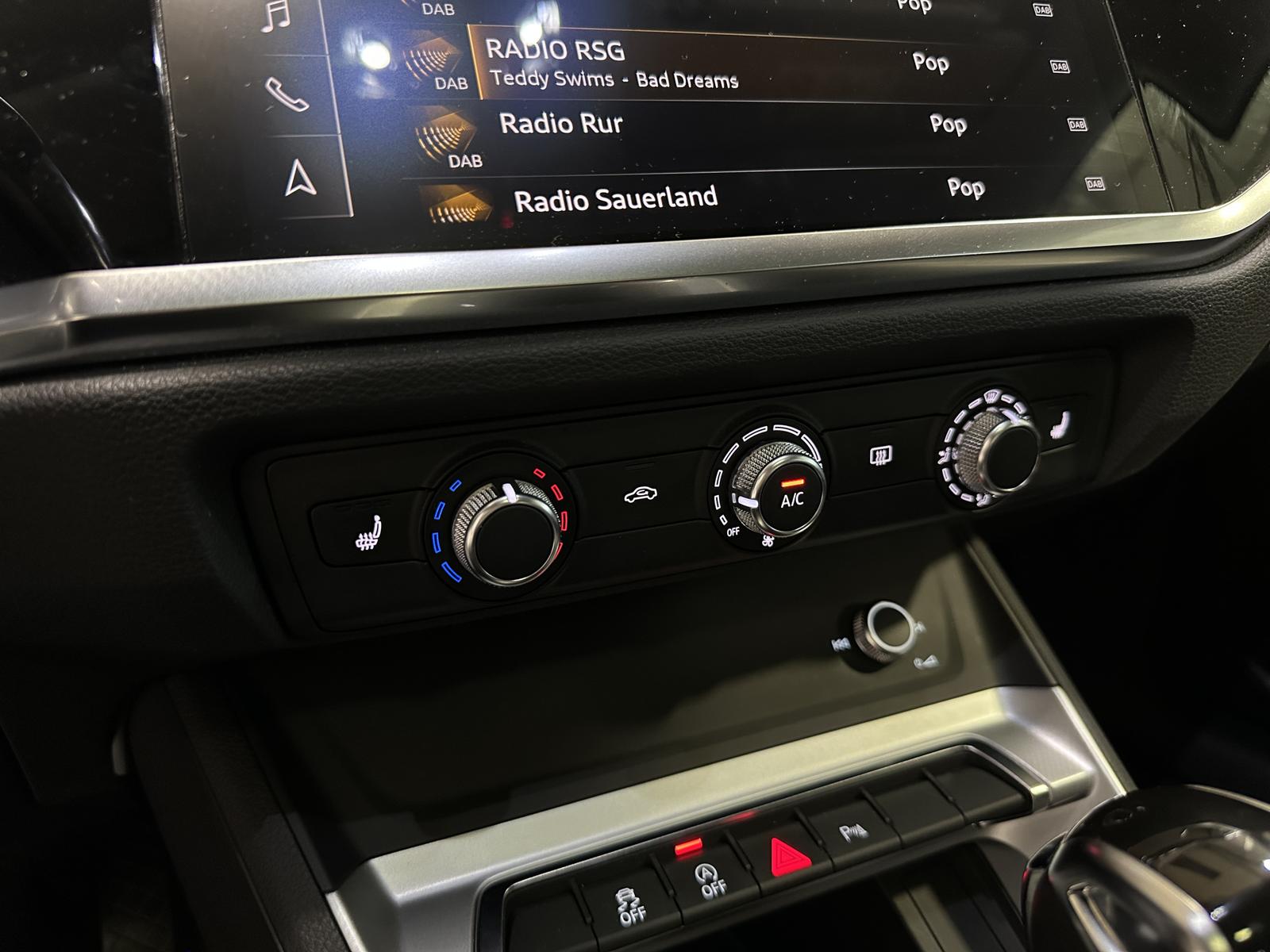 Audi Q3 40 TDI / S TRONIC / QUATTRO / PANO / LED /