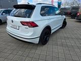 Volkswagen Tiguan Highline R line 4Motion DSG ACC LED NAVI - VW Tiguan Gebrauchtwagen in Freiburg
