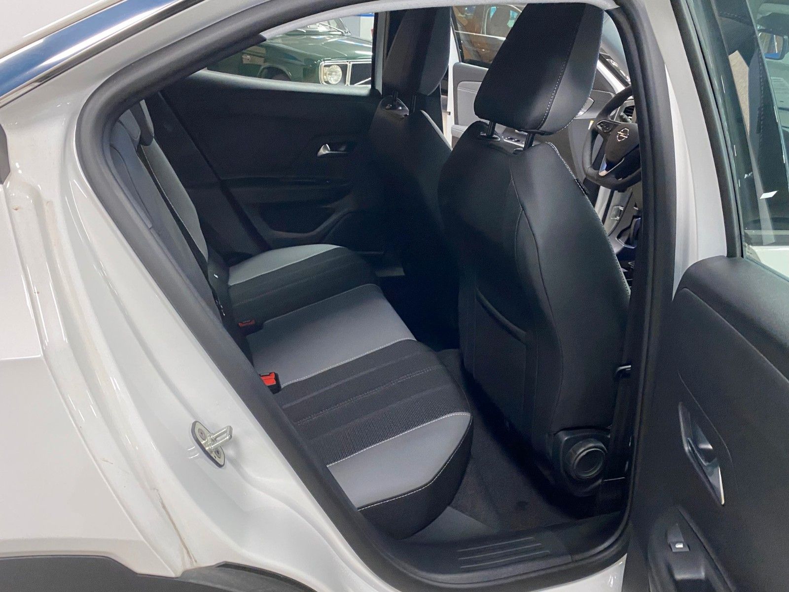 Fahrzeugabbildung Opel Mokka 1.2 Turbo 74kW Edition+ACC+LED+APP CONNECT