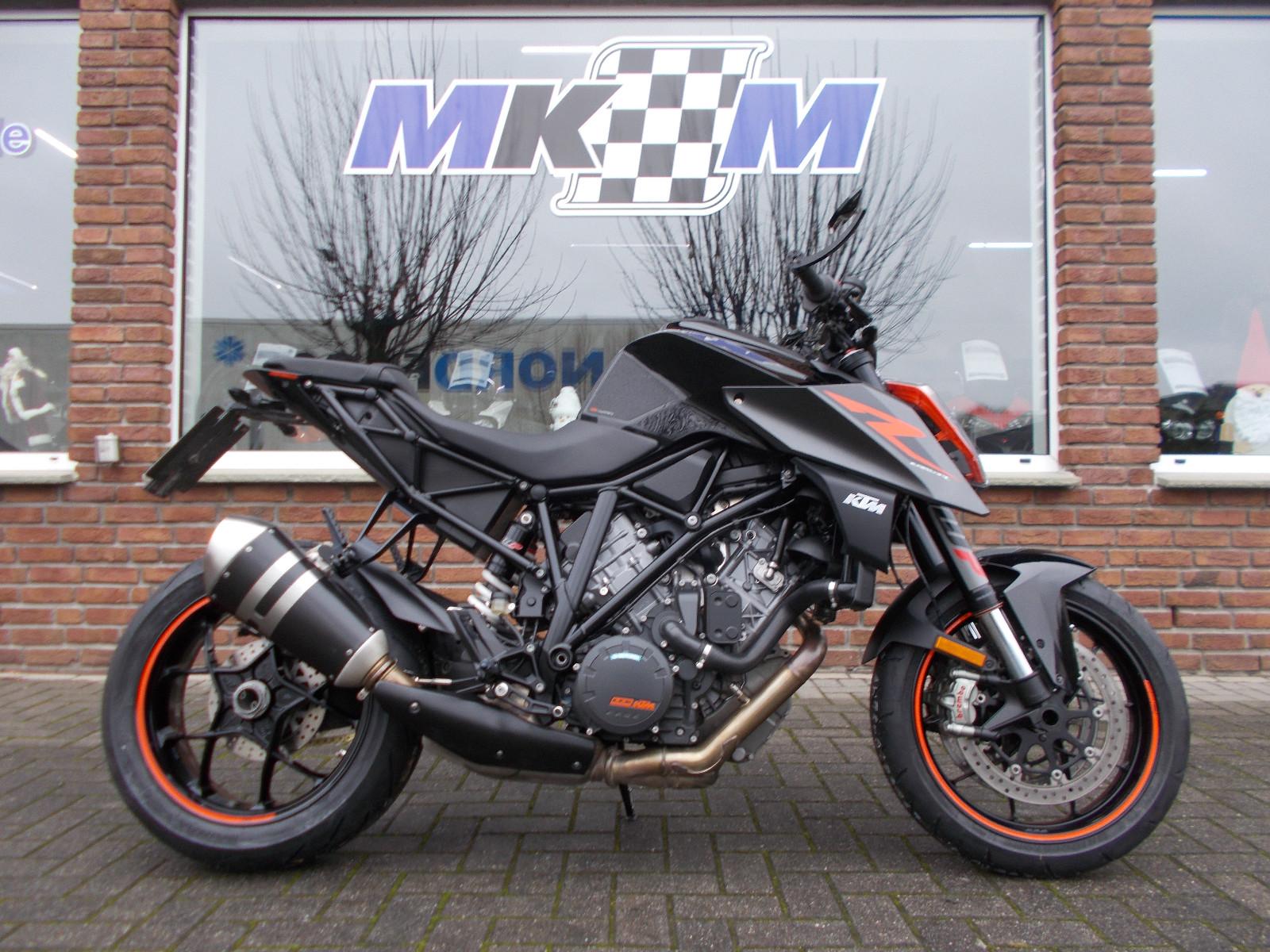 KTM 1290 Super Duke R 1.Hand  Reifen & Kettenkit Neu