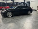 Porsche Panamera 4 - Porsche Panamera: Schwarz