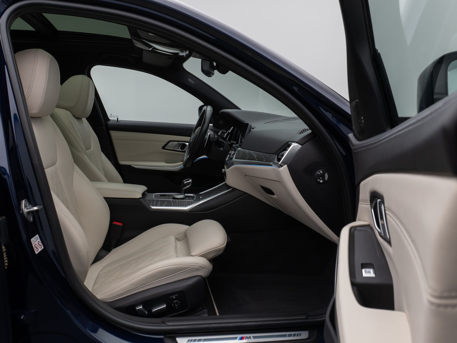 Fahrzeugabbildung BMW 330e xD M Sport Panoram Kamera Laser HUD DAB H/K