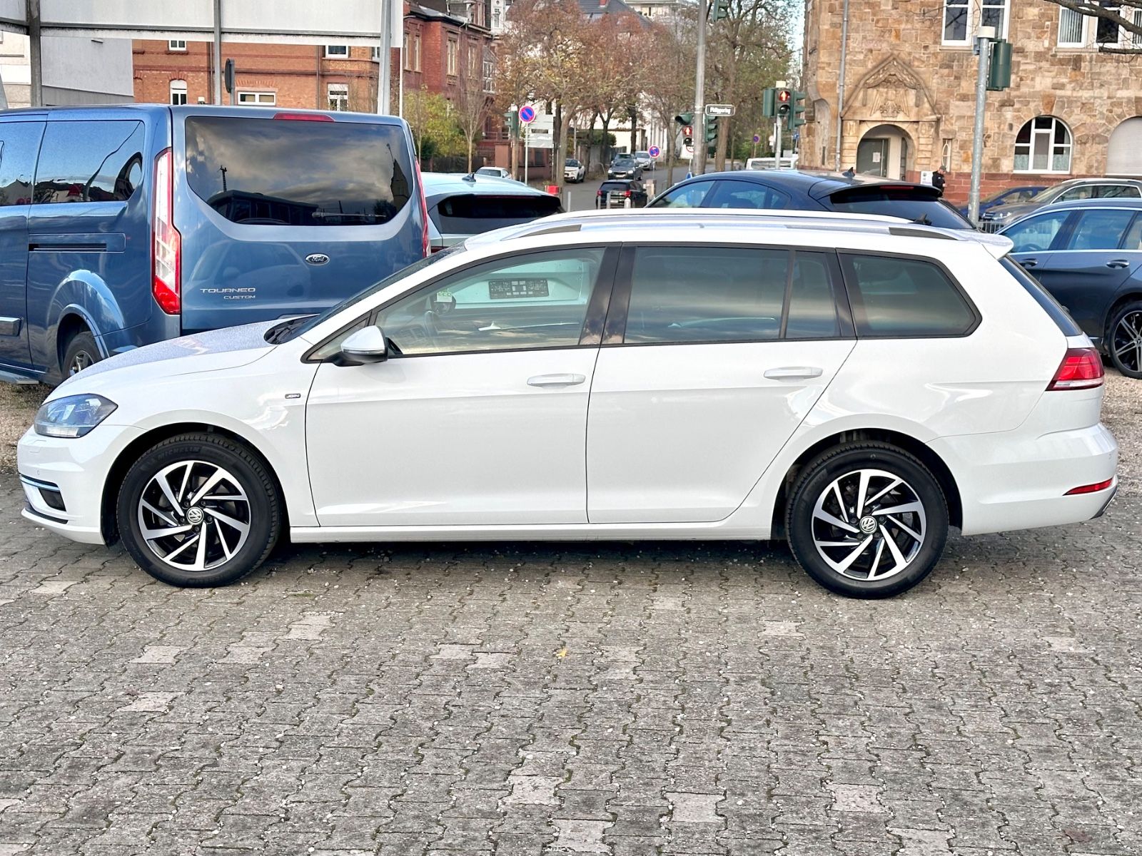 Fahrzeugabbildung Volkswagen GOLF VII VARIANT JOIN*NAVI*