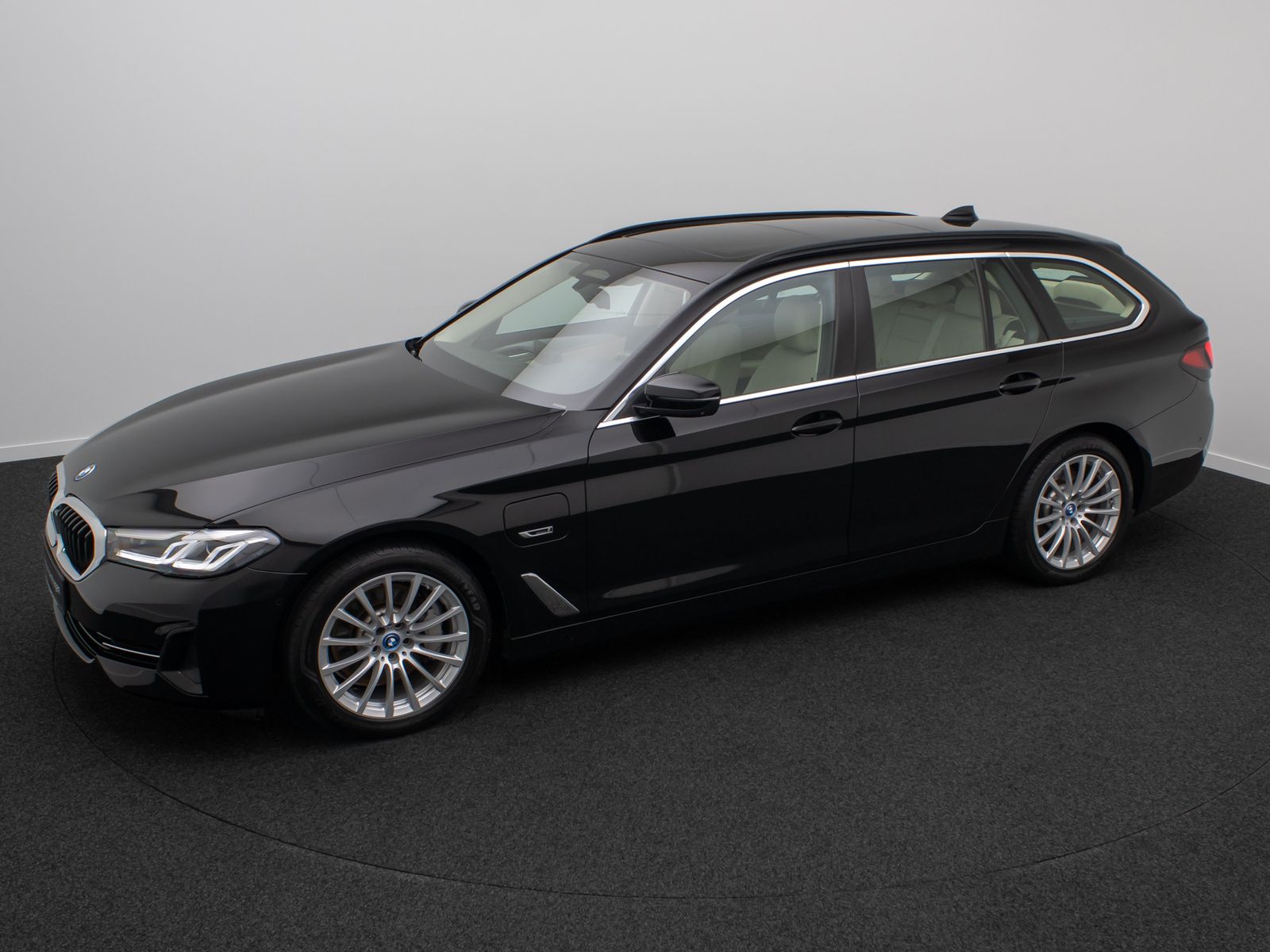Fahrzeugabbildung BMW 520e Panorama 360°DAB H/K Leder AHK Sport 18Zoll