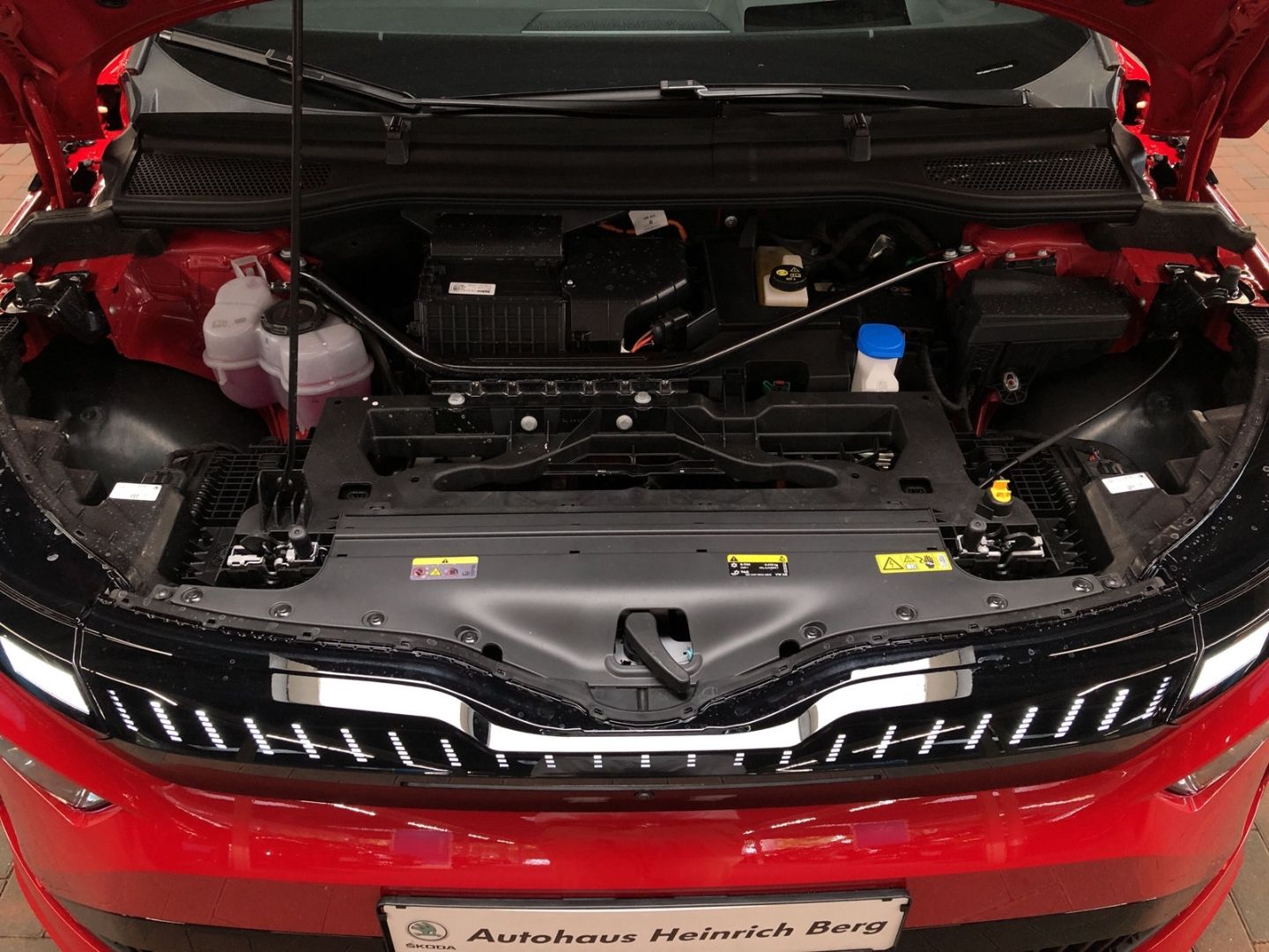 Fahrzeugabbildung SKODA Enyaq Coupe 85 Sportline 77 kWh AD AHK Navi Digi