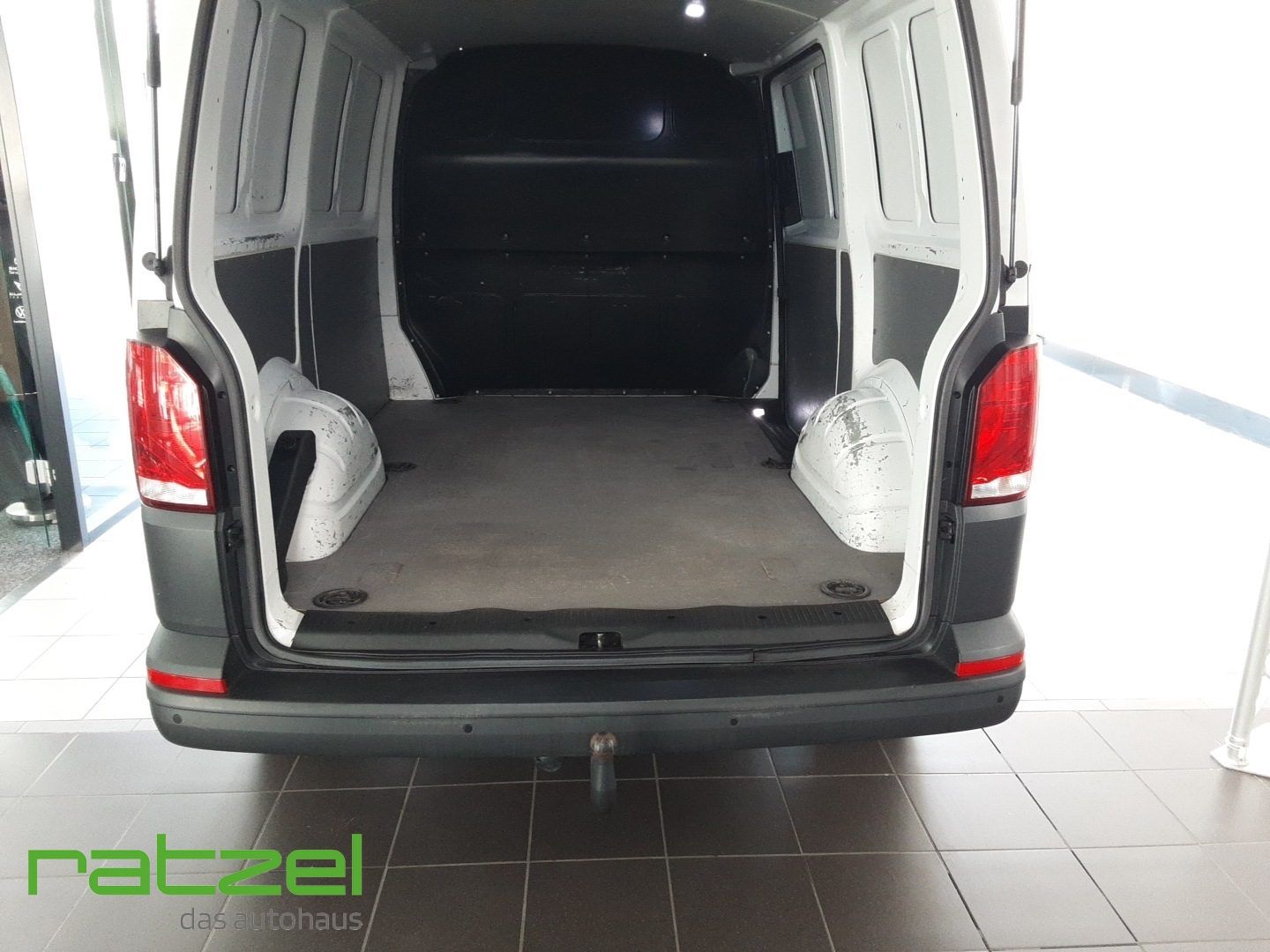 Fahrzeugabbildung Volkswagen T6.1 Kombi Kastenwagen KR 2.0 TDI AHK DAB Notbre