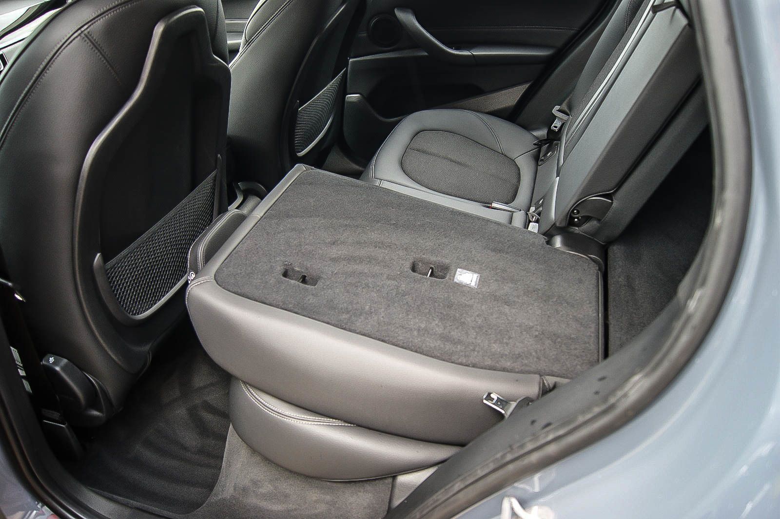 Fahrzeugabbildung BMW X1 xDrive 25e Advantage STORM BAY INDIVIDUAL LED