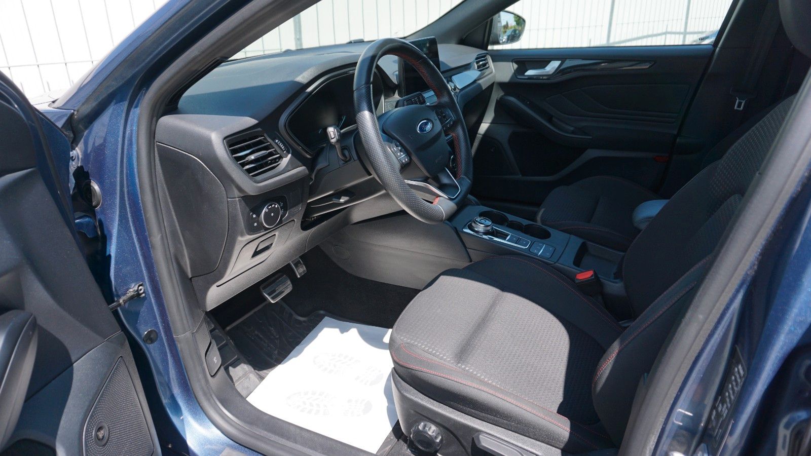 Fahrzeugabbildung Ford Focus Lim. ST-Line, LED, B&O Sound, Navi, Sport