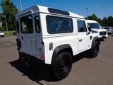 Land Rover Defender 90  Station Wagon - Land Rover Defender: Allradantrieb