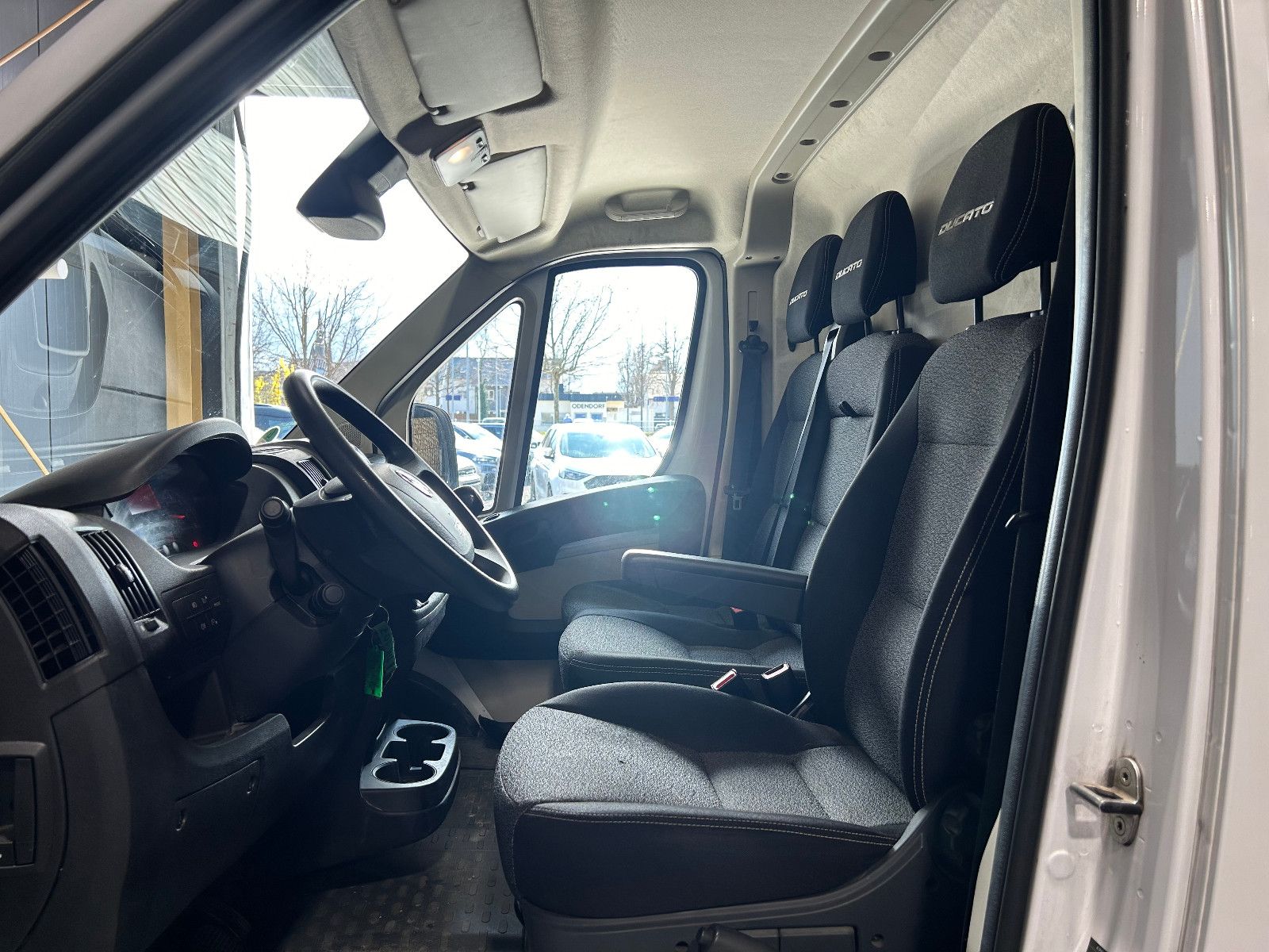 Fahrzeugabbildung Fiat Ducato Kasten 35 140 L1H1 RS: 3000 mm/3-SITZ/KAM