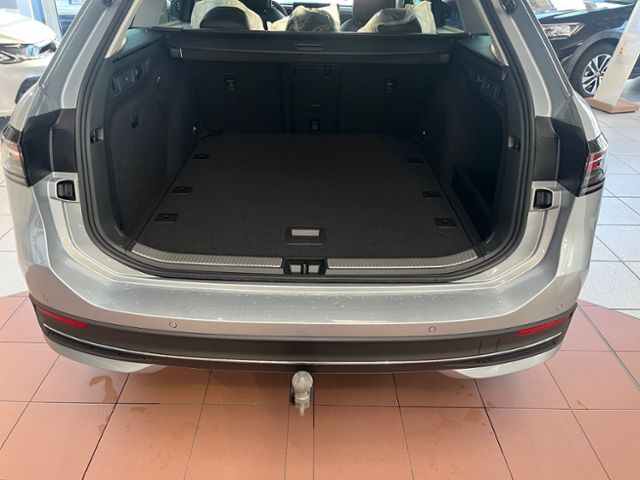 Fahrzeugabbildung Volkswagen Passat Passat 1.5 eTSI DSG BUSINESS AHK IQ.LIGHT