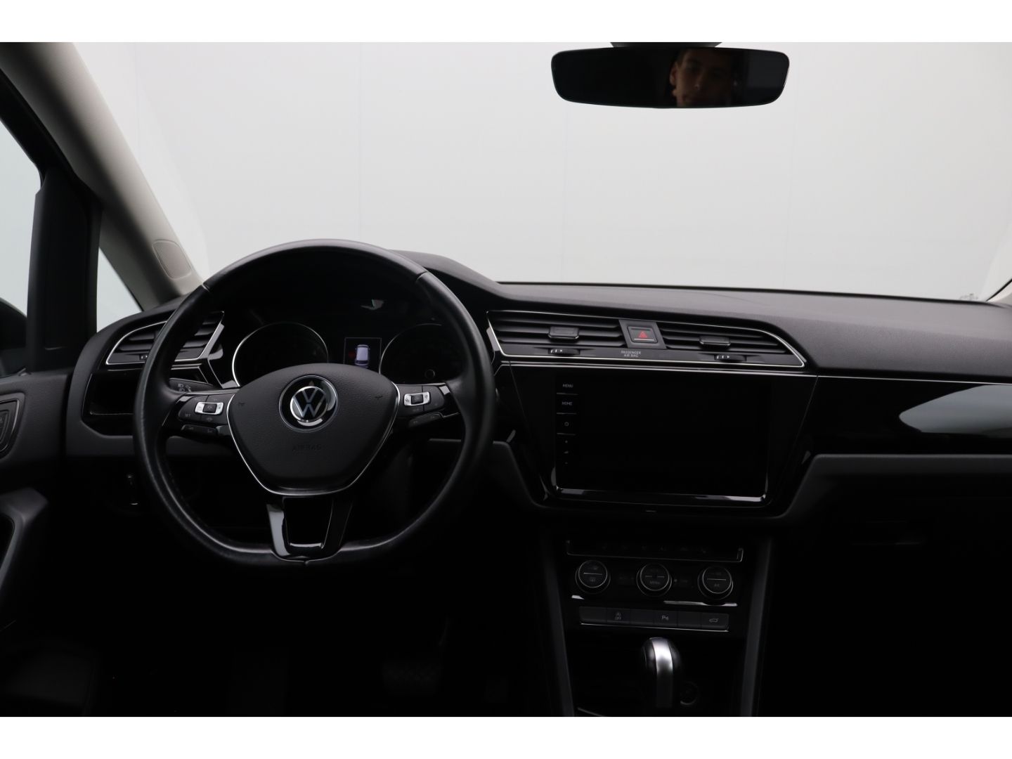 Fahrzeugabbildung Volkswagen Touran Comfortline BMT Start-Stop AHK schwenkbar