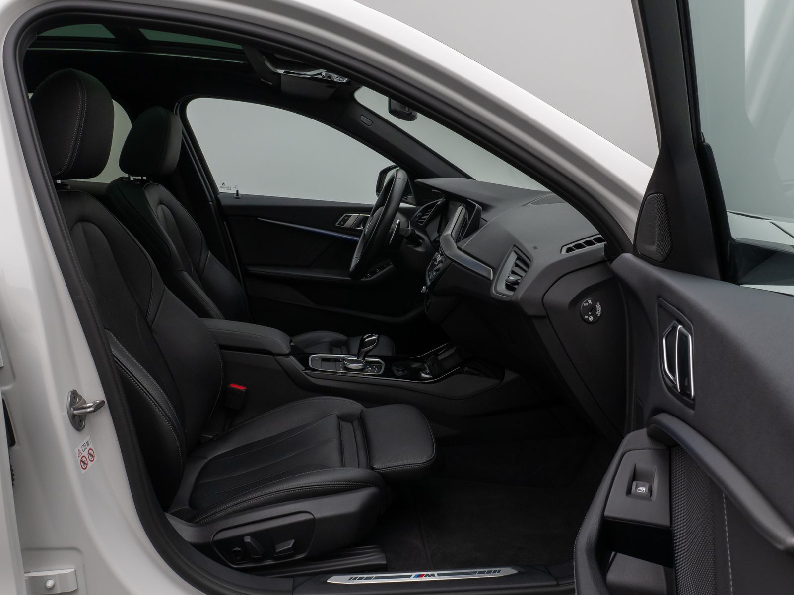 Fahrzeugabbildung BMW 120i M Sport Panoram Kamera DAB HiFi Komfort 19"