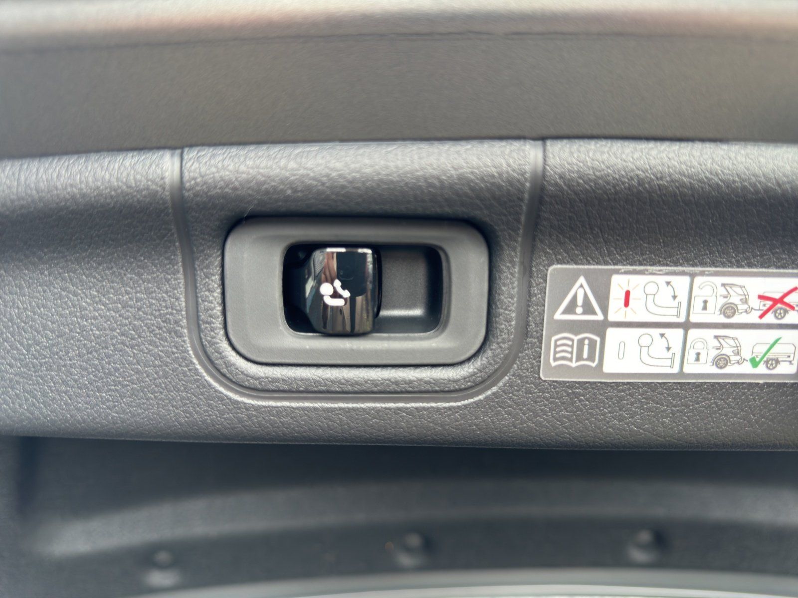Fahrzeugabbildung Mercedes-Benz C300d 4M AMG Pano MAGNO Memo DISTR KeyGo AHK HUD