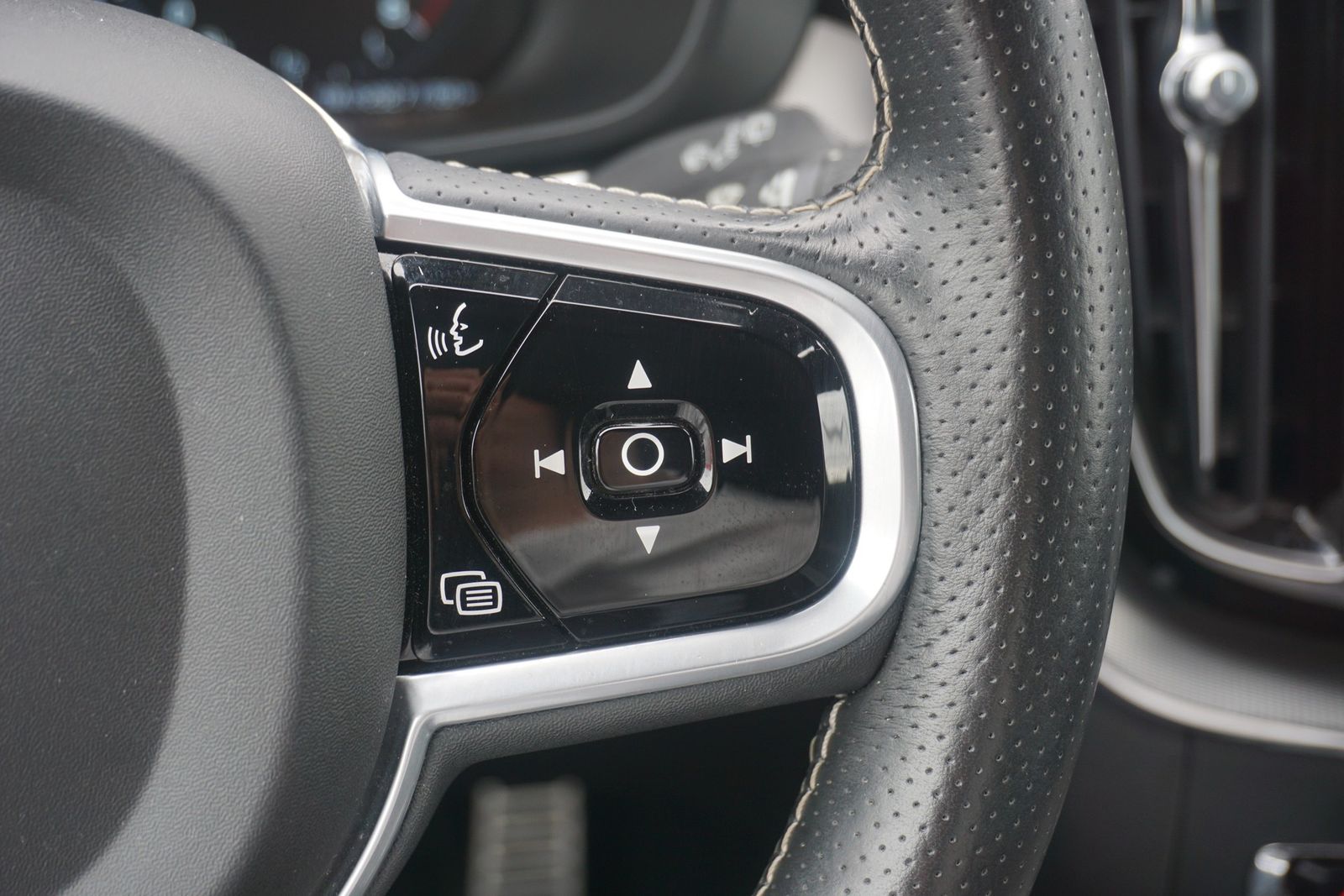 Volvo XC60 2.0 R Design AWD AHK Kamera Keyless Navi foto 23
