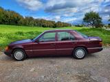 Mercedes-Benz 230 E W124 Oldtimer im Bestzustand - Mercedes-Benz 230: 230e