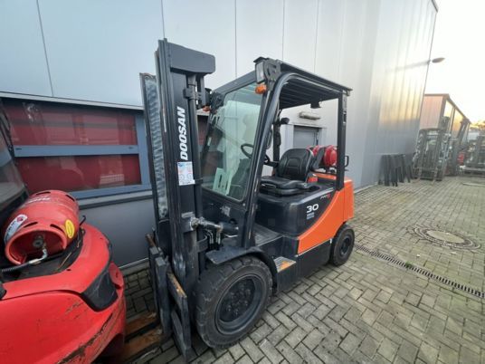 Doosan G30E-5