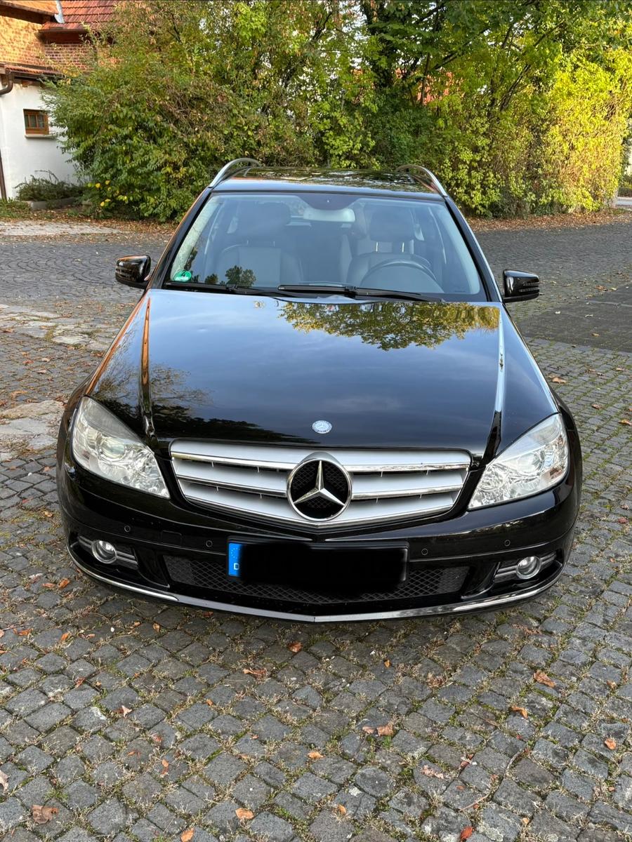 Mercedes-Benz C200 2010 — interior