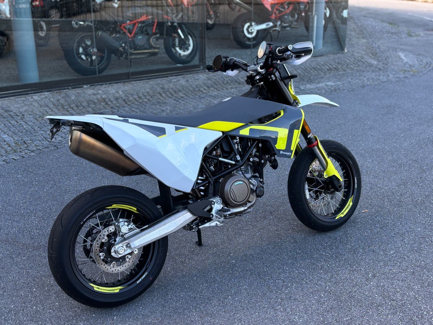 Fahrzeugabbildung Husqvarna 701 Supermoto Garantie bis 03.2026