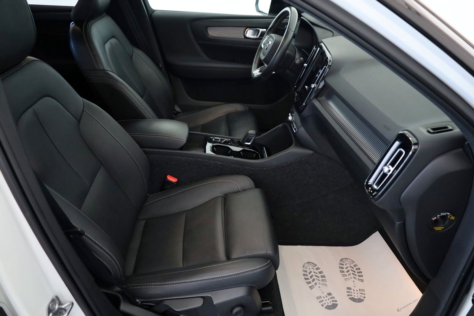 Fahrzeugabbildung Volvo XC40 T5 Recharge R Design Leder,Navi,PanDach,360