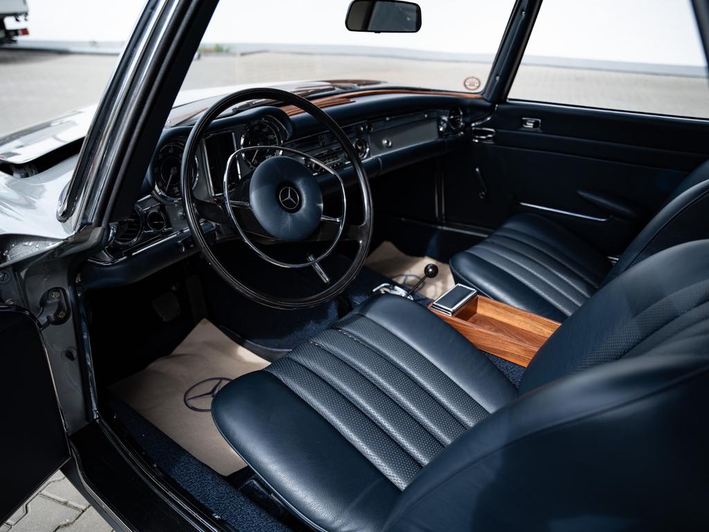 Mercedes-Benz SL 280