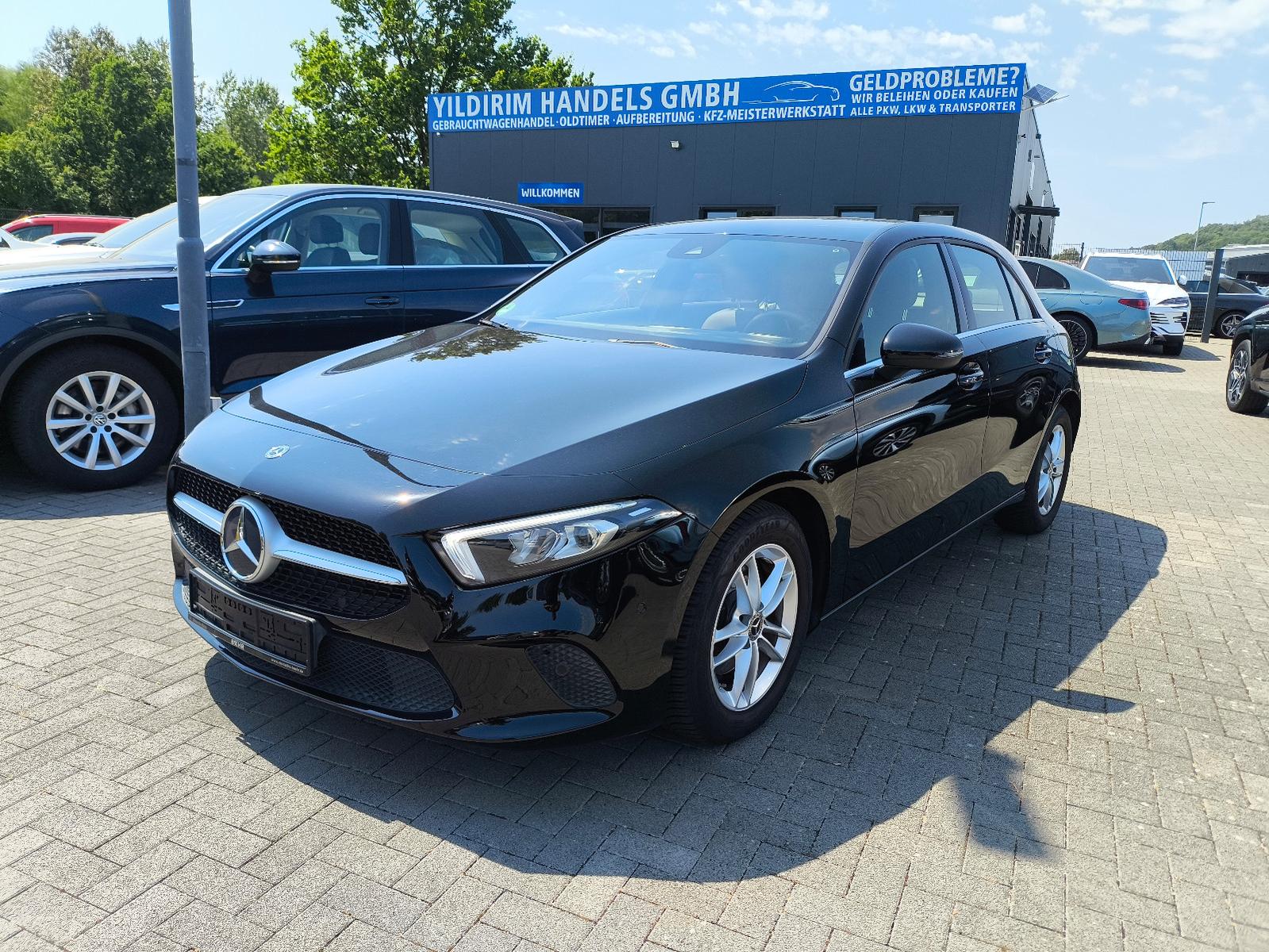 Mercedes-Benz A 180,2 HAND,KLIMA,NAVI,SITZHEIZUNG,PDC