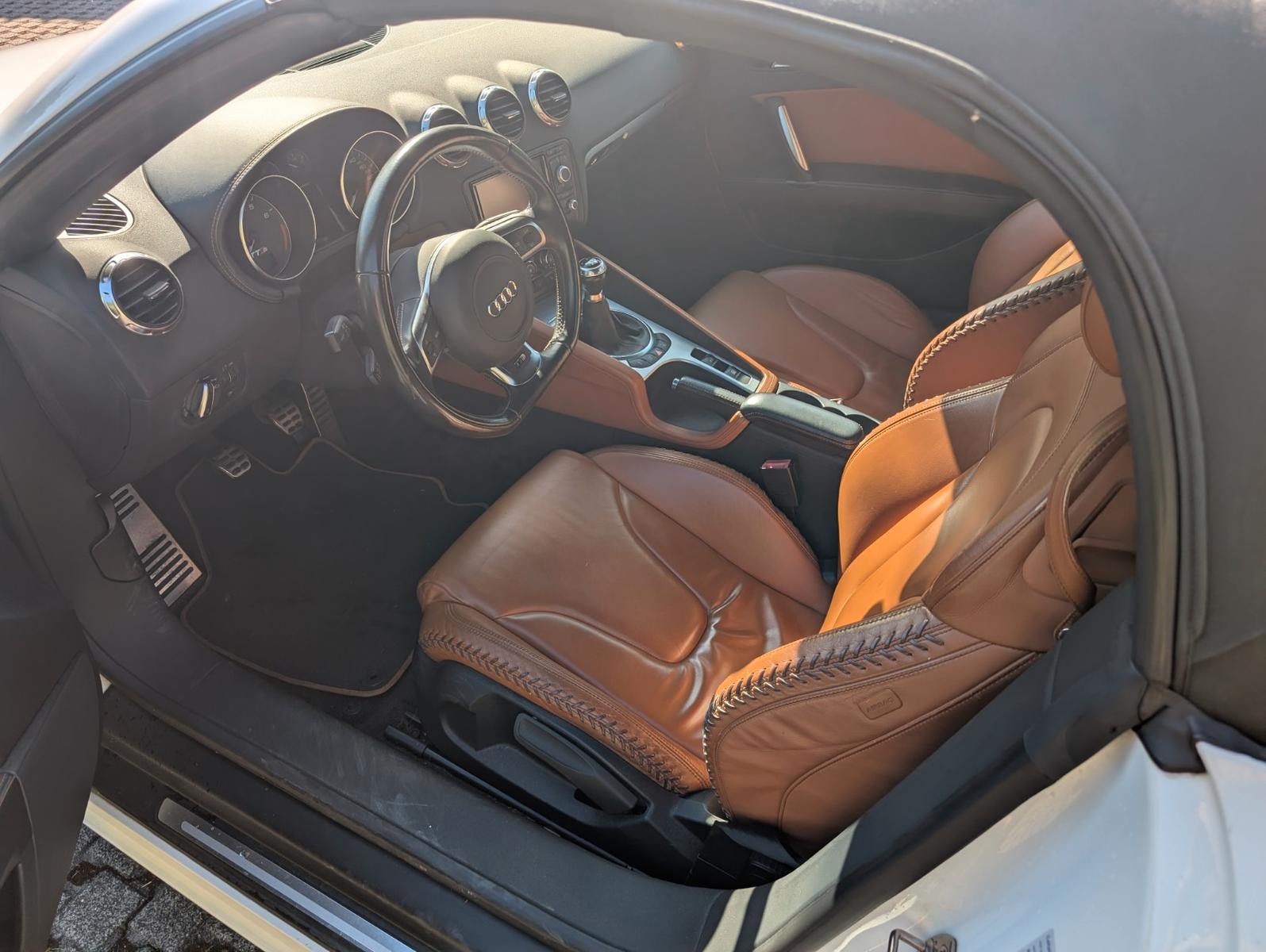 Audi TTS Roadster 2.0 TFSI quattro -Audi TTS Roadster