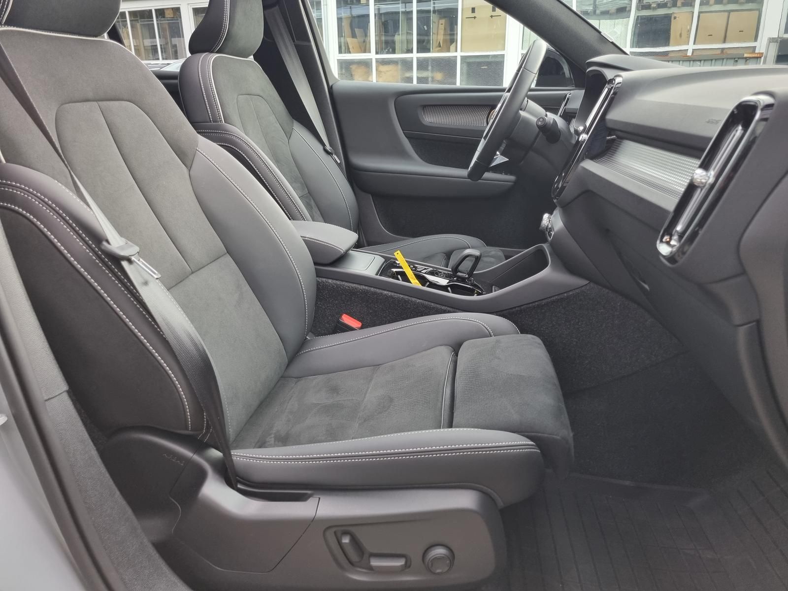 Fahrzeugabbildung Volvo XC40 B4 Ultra Dark '20 Zoll,Glasdach, 360-Cam'