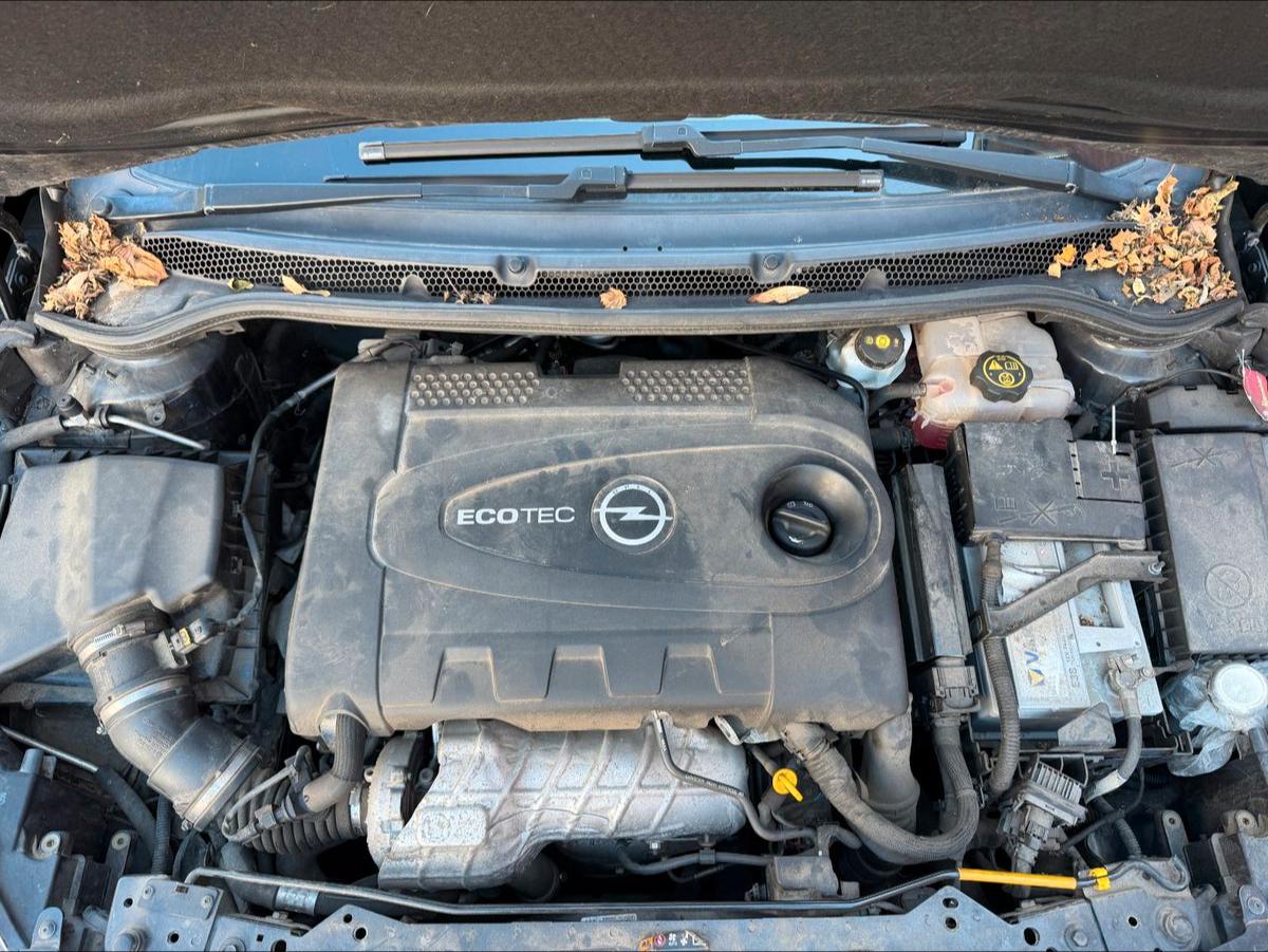 Opel Astra 2013 — photo 20
