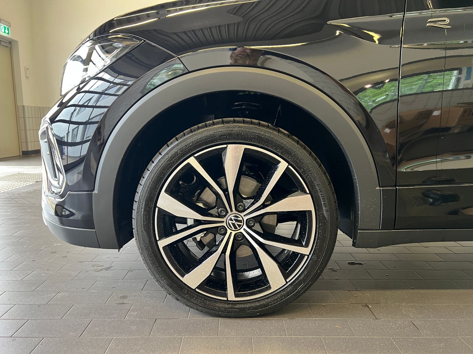 Fahrzeugabbildung Volkswagen T-Cross R-Line 1.5 TSI DSG *AHK, IQ.LIGHT, ACC,