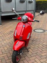 Vespa Primavera  Red 125