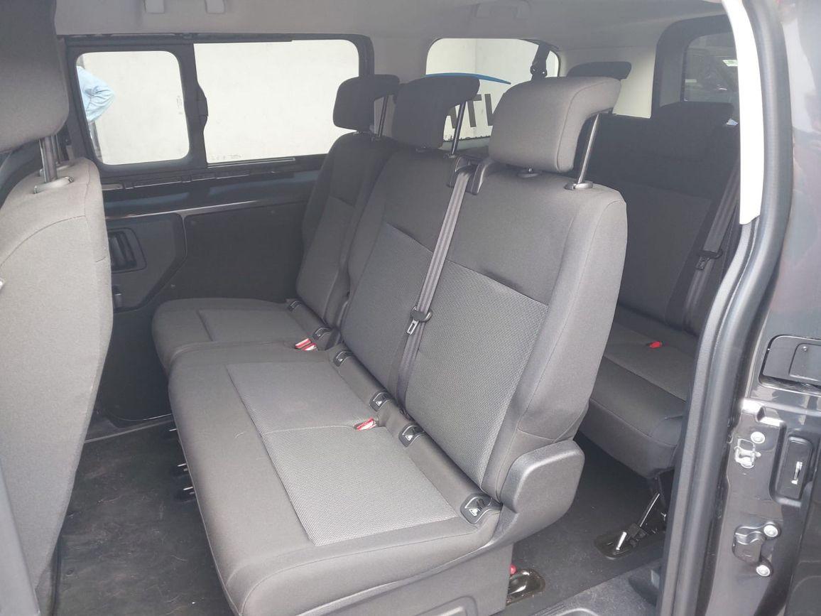 Peugeot Expert L2 (kurz) 8-Sitze Navi AHK Klimaautomatik