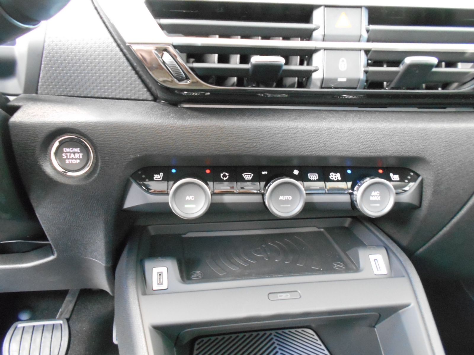 Fahrzeugabbildung Citroën C 4 Hybrid 136 e-DCS6 Max Facelift