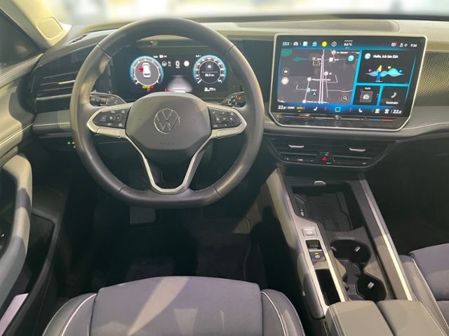 Fahrzeugabbildung Volkswagen Passat 1.5 eTSI DSG BUSINESS GJR AREA NAVI AHK