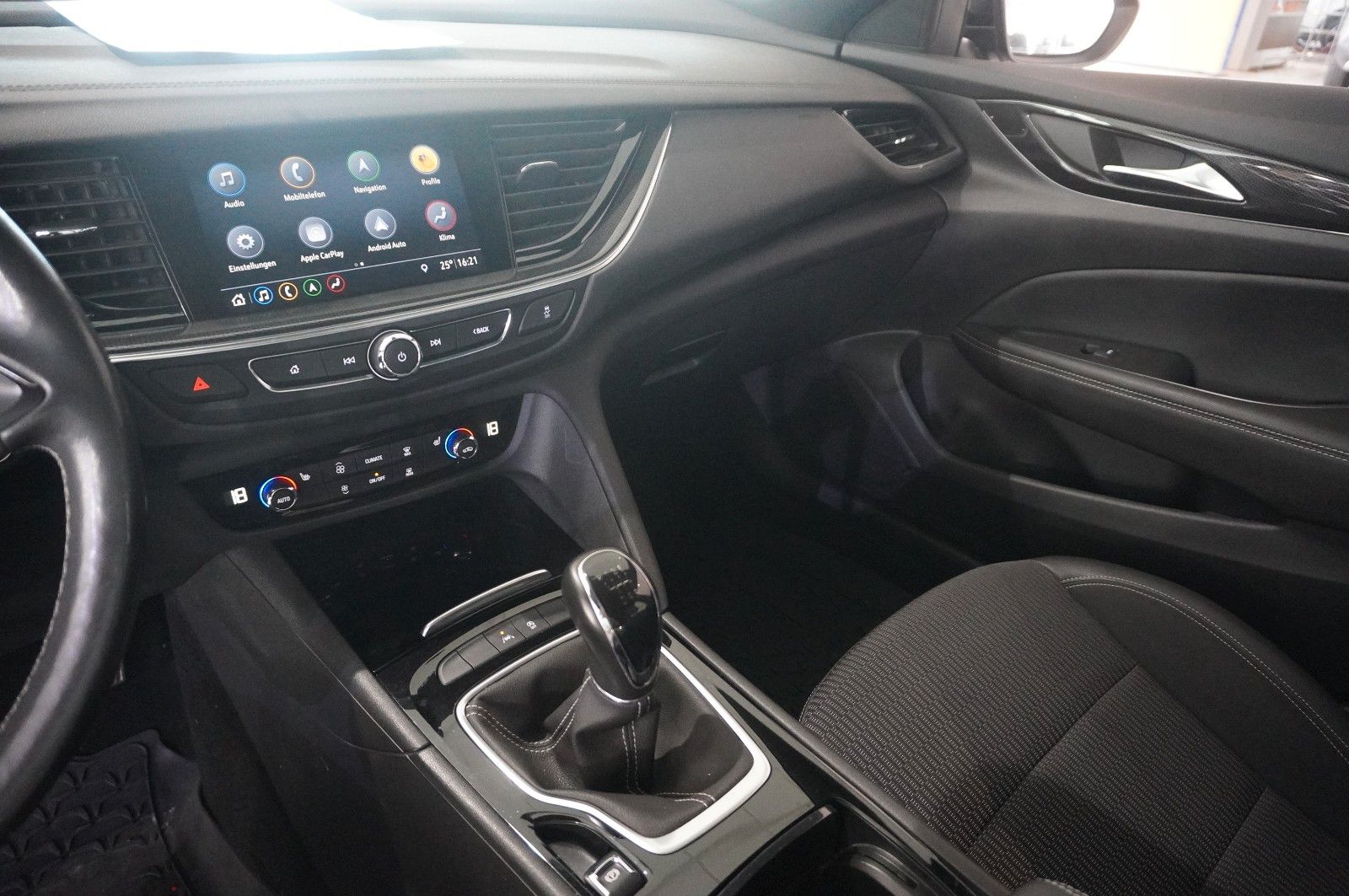 Fahrzeugabbildung Opel Insignia B ST 2.0D INNOV. NAVI/LED/KAMERA/AHK