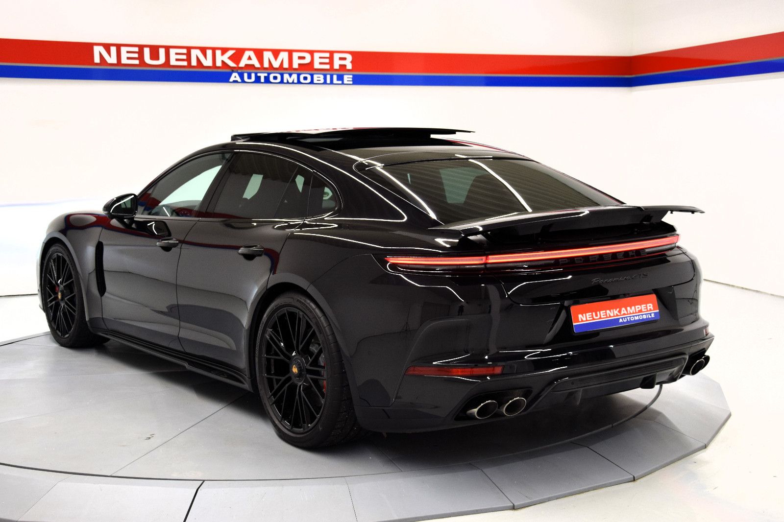 Fahrzeugabbildung Porsche Panamera GTS Sport Design Lift Hinterachslenkung