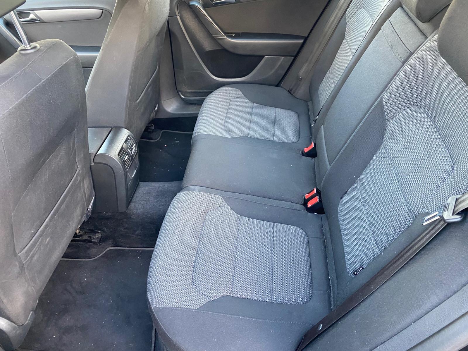 Volkswagen Passat 2011 — photo 11